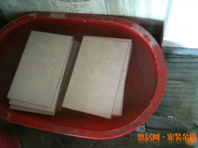 尽量多泡瓷砖