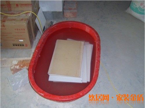 给瓷砖泡水需要泡多久?