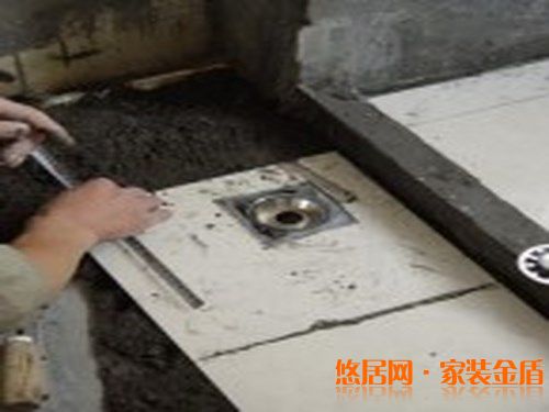 铺贴地砖要点三:在墙角的位置切割地砖