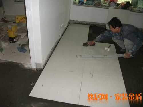 铺贴地砖要点五:铺贴顺序要选好