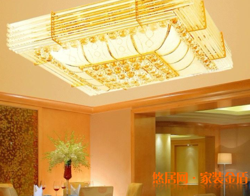 客厅用什么灯好