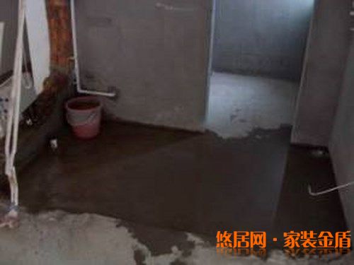 地面出现漏水现象应该怎么处理？