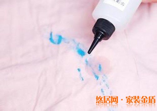 不小心沾上漆渍怎么去除干净?